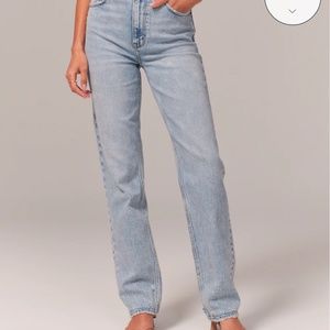 Abercrombie & Fitch 90s Straight Ultra High Rise Jean in Light Wash